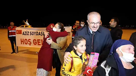 Ukrayna'dan tahliye eden Ahıska Türkleri Elazığ'a getirildi
