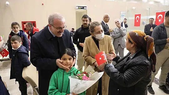 Ukrayna'dan tahliye eden Ahıska Türkleri Elazığ'a getirildi