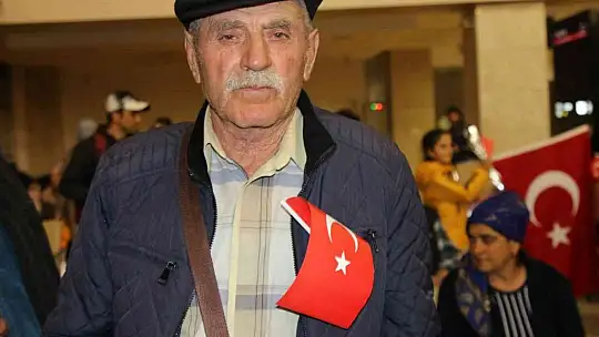 Ukrayna'dan tahliye eden Ahıska Türkleri Elazığ'a getirildi