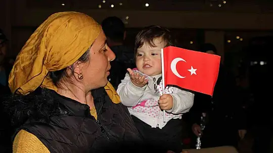 Ukrayna'dan tahliye eden Ahıska Türkleri Elazığ'a getirildi