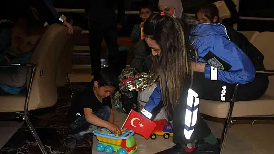 Ukrayna'dan tahliye edilen Ahıska Türklerinin ikinci kafilesi de Elazığ'a geldi