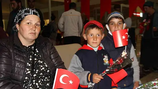 Ukrayna'dan tahliye edilen Ahıska Türklerinin ikinci kafilesi de Elazığ'a geldi