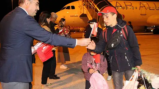 Ukrayna'dan tahliye edilen Ahıska Türklerinin üçüncü kafilesi de Elazığ'a geldi