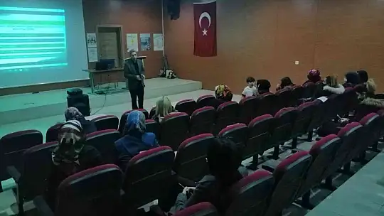 Üniversiti öğrencilerine seminer