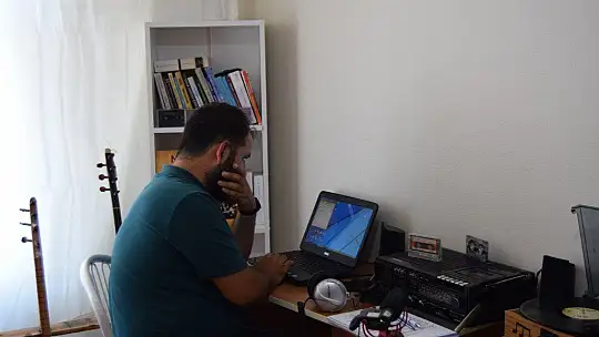 Unutulmaya yüz tutan deyiş ve türküleri kayıt altına alıp Türk halk müziği repertuvarına kazandırıyor