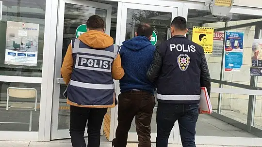 Uyuşturucu tacirine şok baskın, hepsi odunluktan çıktı