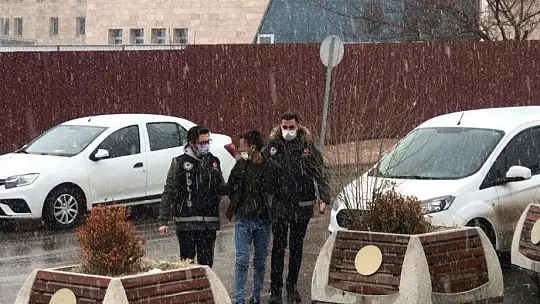 Üzerinden uyuşturucu çıkan şüpheli gözaltında