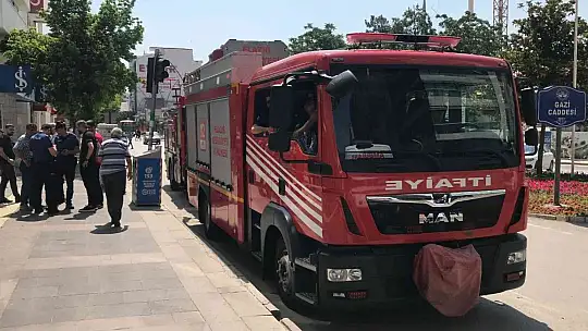 Üzerine benzin döküp kendini yakmaya kalkıştı, ekipler ikna etti