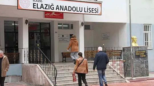 Uzun yıllar sonra sınava giren öğretmenlerden öğrencilere uyarı