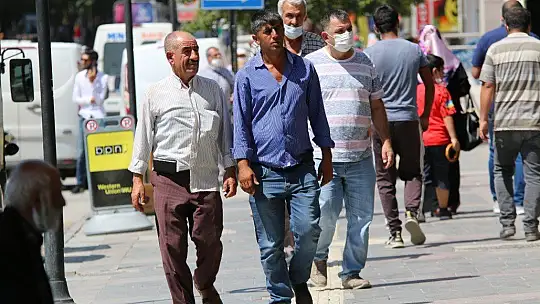 Vakaların arttığı, maskelerin çene altına indiği Elazığ'da HES uygulamasında kızardı