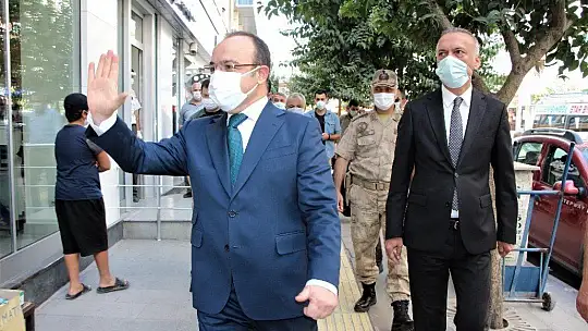 Vali, engelli şahsın tüm maskelerini satın aldı, ilgilenilmesi için talimat verdi