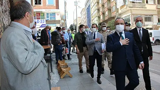 Vali, engelli şahsın tüm maskelerini satın aldı, ilgilenilmesi için talimat verdi