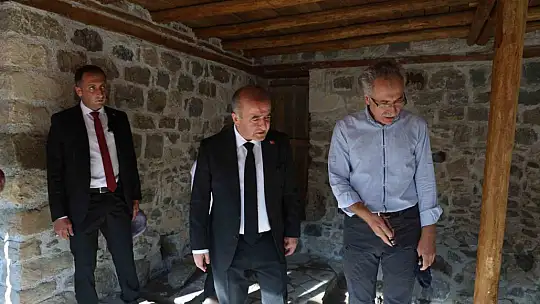 Vali Hatipoğlu, Harput Kalesi'ndeki kazı ve restorasyon çalışmalarını inceledi