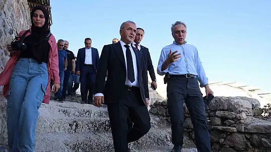 Vali Hatipoğlu, Harput Kalesi'ndeki kazı ve restorasyon çalışmalarını inceledi