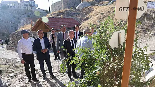 Vali Hatipoğlu, Harput Kalesi'ndeki kazı ve restorasyon çalışmalarını inceledi