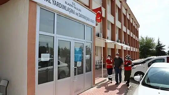Vali maskelerini almıştı, hem tedavisi başladı, hem de maaş bağlandı