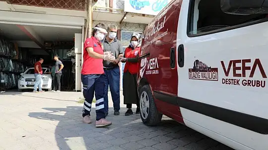 Vali maskelerini almıştı, hem tedavisi başladı, hem de maaş bağlandı