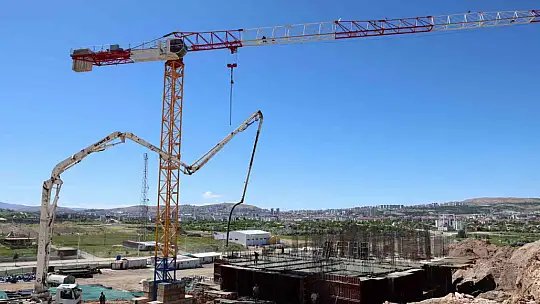 Vali Toraman: '5 bin 155 konutun inşaatına başlandı ve devam ediyor'