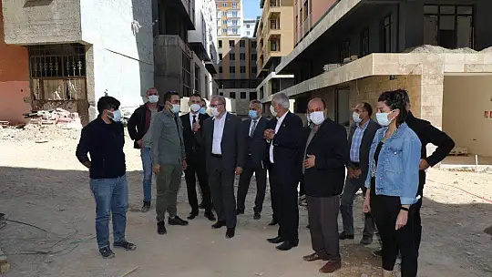 Vali Toraman deprem konutlarını inceledi