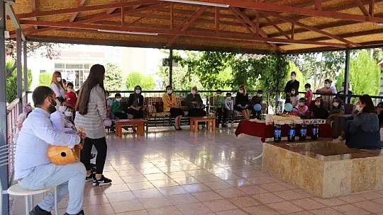 Vali Yırık'ın eşi Ayşe Yırık, çocuklarla bir araya geldi