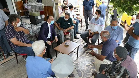 Vali Yırık, kapı kapı gezip gönüllere dokunuyor