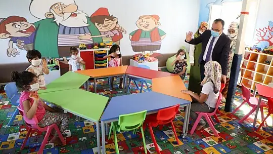 Vali Yırık, kapı kapı gezip gönüllere dokunuyor