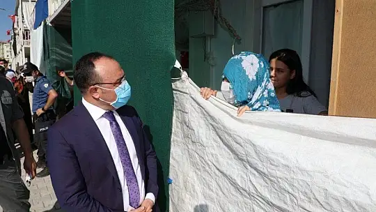 Vali Yırık, kapı kapı gezip gönüllere dokunuyor