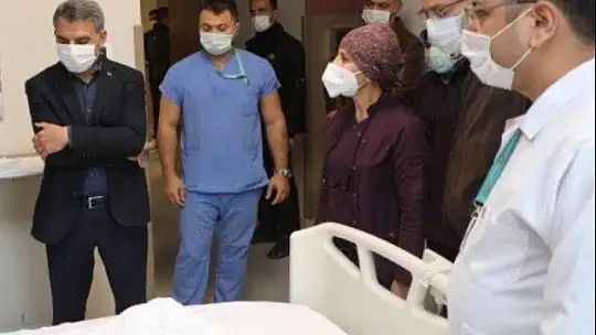 Valiler, yaralı askerleri ziyaret etti
