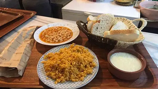 3 çeşit yemeği 10 liradan satmaya başladılar