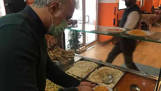 3 çeşit yemeği 10 liradan satmaya başladılar