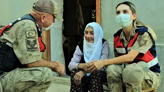 Vefalı Mehmetçik, kayıp olduktan sonra bulduğu nineyle bir araya geldi