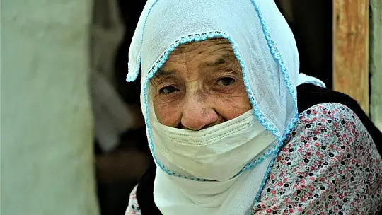 Vefalı Mehmetçik, kayıp olduktan sonra bulduğu nineyle bir araya geldi