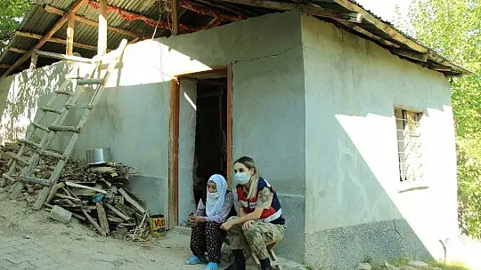 Vefalı Mehmetçik, kayıp olduktan sonra bulduğu nineyle bir araya geldi