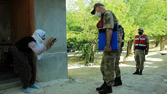 Vefalı Mehmetçik, kayıp olduktan sonra bulduğu nineyle bir araya geldi