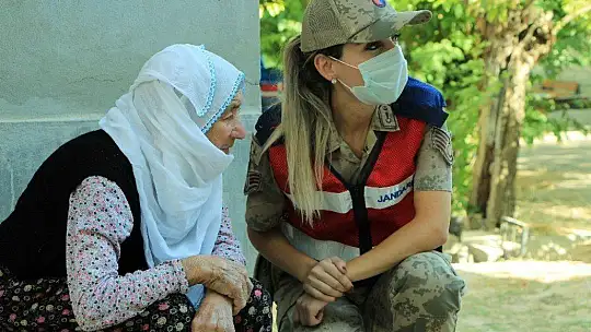 Vefalı Mehmetçik, kayıp olduktan sonra bulduğu nineyle bir araya geldi
