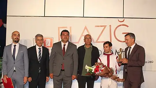 Veteriner Fakültesi Dekanlığı Koşusu'nun galibi 'King Karaca'