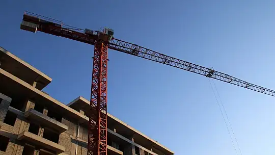 Vinçte intihara teşebbüs eden şahsı polis ikna ederek indirdi