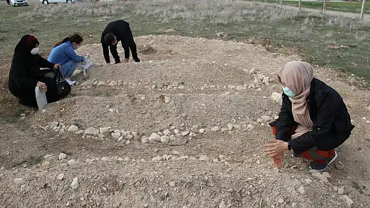 Virüsten aynı aileden 5 kişi 20 gün içinde vefat etti, çocukları herkesi uyardı
