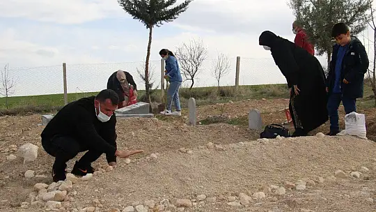 Virüsten aynı aileden 5 kişi 20 gün içinde vefat etti, çocukları herkesi uyardı