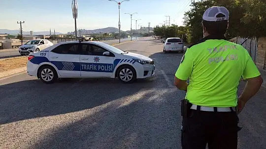Yakıt tankeri devrildi, facianın eşiğinden dönüldü