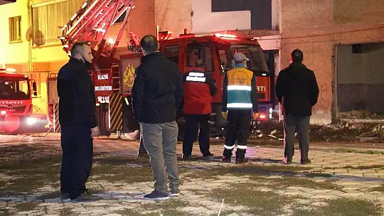Yangını gören vatandaşlar kısıtlamayı unuttu
