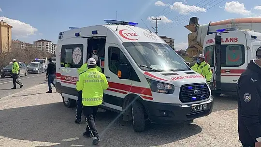 Yaralıları taşıyan ambulans, beton mikserine çaptı: 3'ü sağlıkçı 5 yaralı