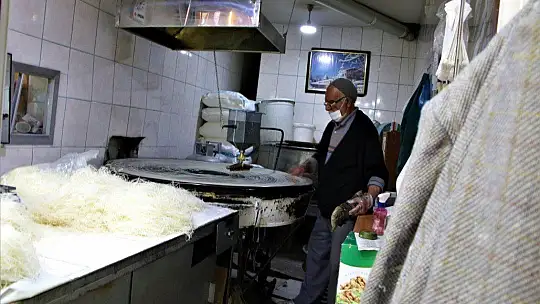 Yarım asırdır kadayıf yapıyor