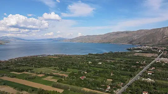 Yeşile bürünen Sivrice muhteşem doğasıyla cezbediyor
