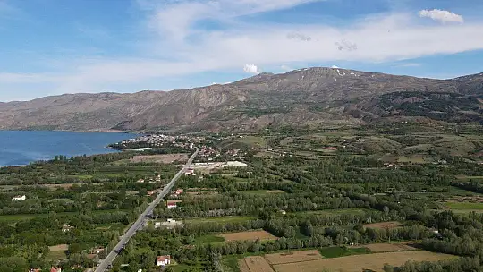 Yeşile bürünen Sivrice muhteşem doğasıyla cezbediyor
