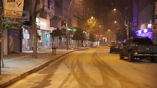 Yılbaşı kısıtlamasıyla deprem bölgesi Elazığ'da sessizliğe büründü