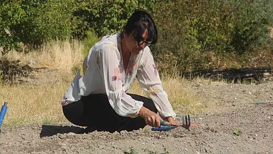 Yıllarca kaldığı Fransa'da en iyi fakültede doktora yaptı, köyüne dönüp tarıma başladı