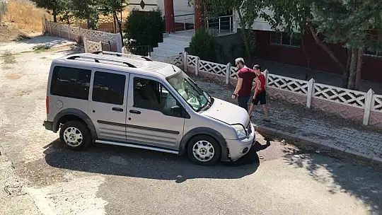 Yine aynı yer yine kaza: Korkudan evlerinin önünde oturamıyorlar