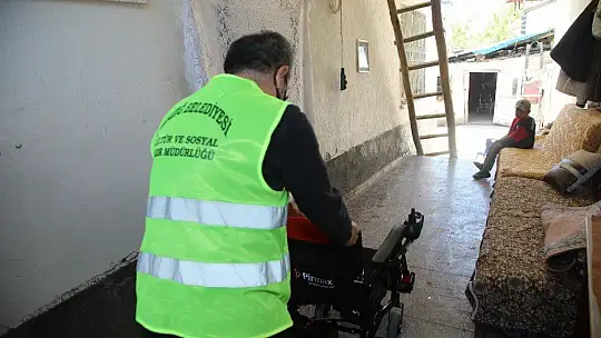 Yolda karşılaştığı başkandan akülü araç isteyen engelli Veysel'e bayram sürprizi