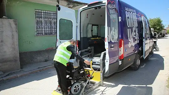 Yolda karşılaştığı başkandan akülü araç isteyen engelli Veysel'e bayram sürprizi